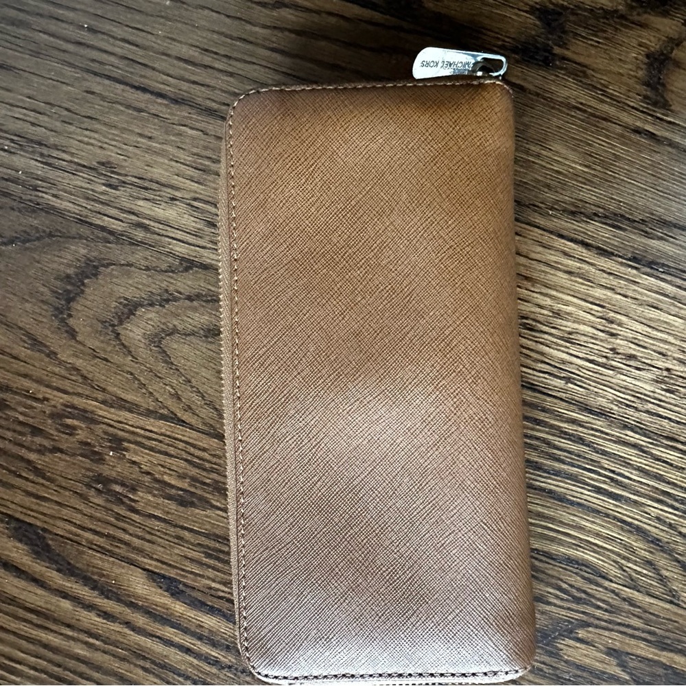 Michael Kors Luggage Brown Jet Set Zip-Around Leather Wallet - Picture 17 of 17